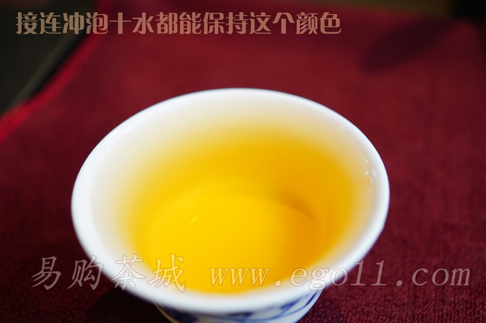 高山头春原味蜜香金骏眉沸水冲泡茶汤