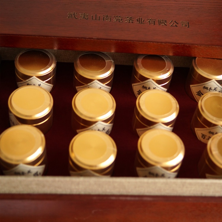 金骏眉9号茶 花果蜜香型 最好的金骏眉限量版 可选木礼盒茶叶产品侧面高清图