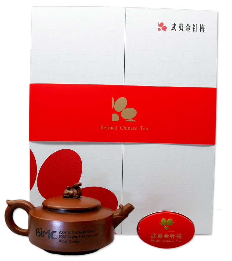 武夷金针梅就是用武夷岩茶的原料正山小种红茶制作的